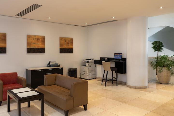 Business Center 196 of 201