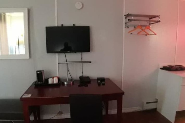Room 4 of 13