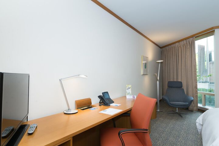 Room 13 of 71