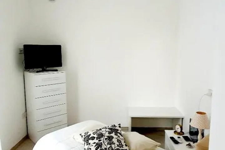 Room 4 of 11