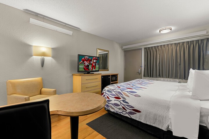 Standard | King Bed (3 of 26)