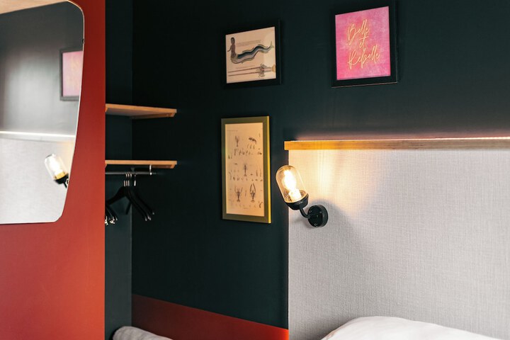 Room 25 of 118