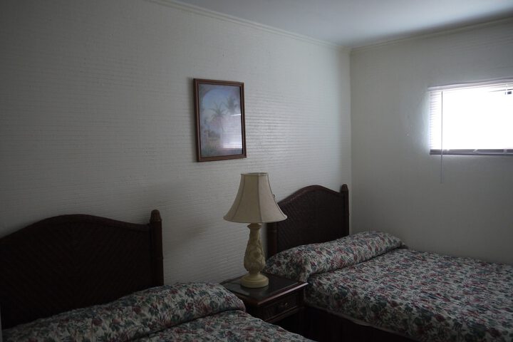Room 7 of 32