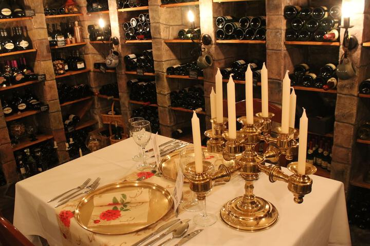 Dining 32 of 61