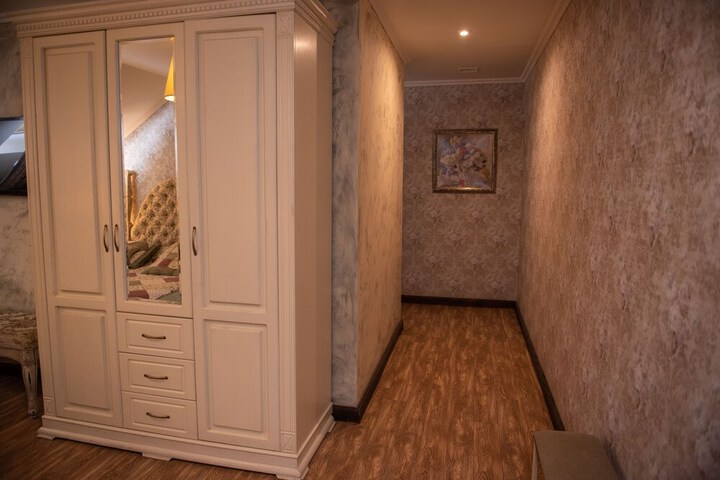 Room 16 of 66