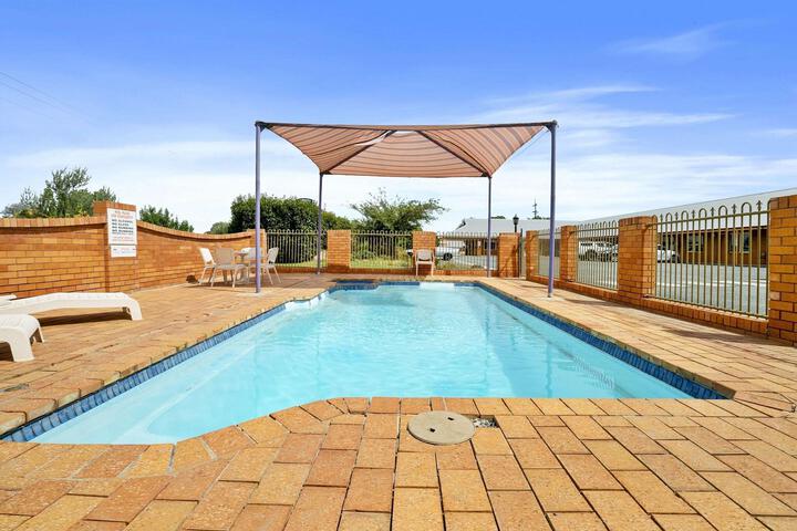 Pool 30 of 64