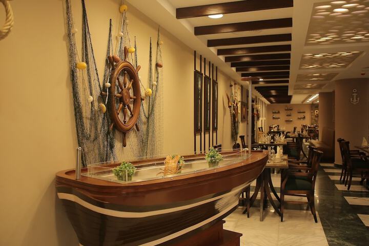 Dining 47 of 81