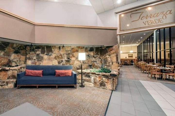 Hotel Interior 4 of 22