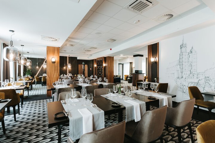 Dining 93 of 110