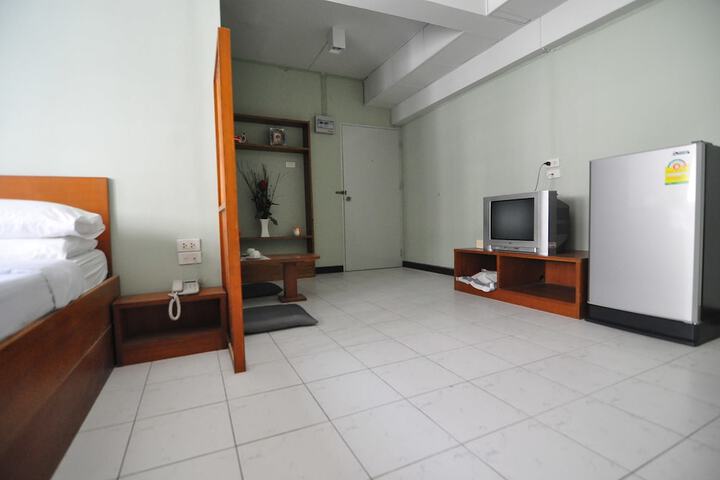 Room 4 of 9