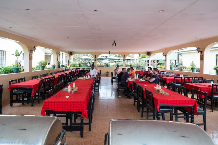 Dining 16 of 31