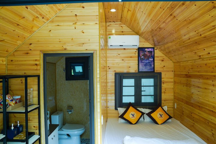 Room 13 of 242