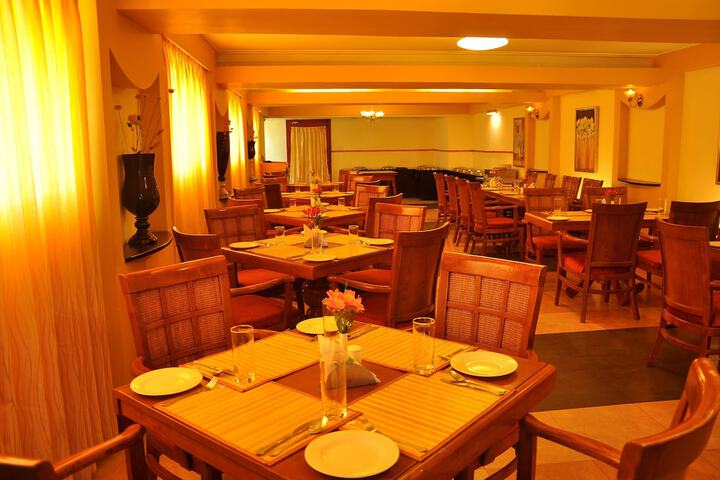 Dining 53 of 68