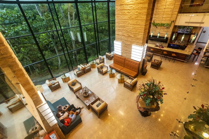 Entrance & Lobby