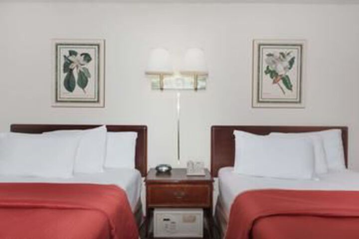 Room 13 of 36