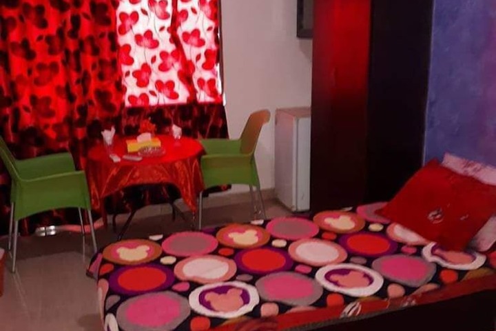 Room 9 of 15