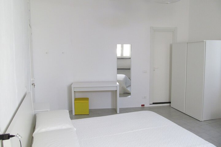 Room 9 of 19