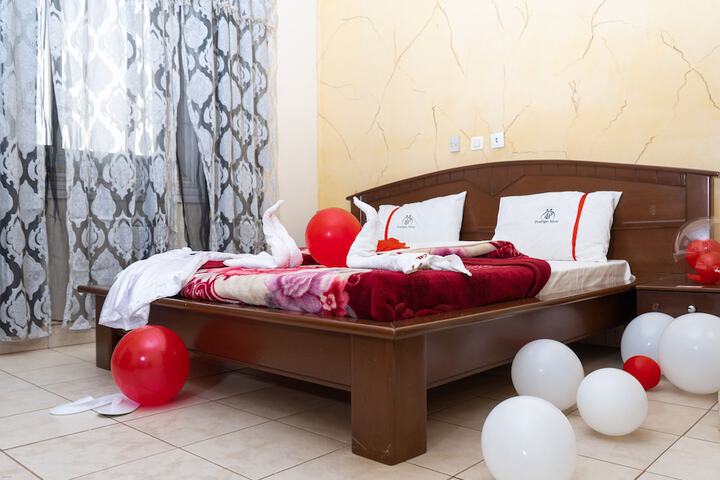 Room 3 of 307