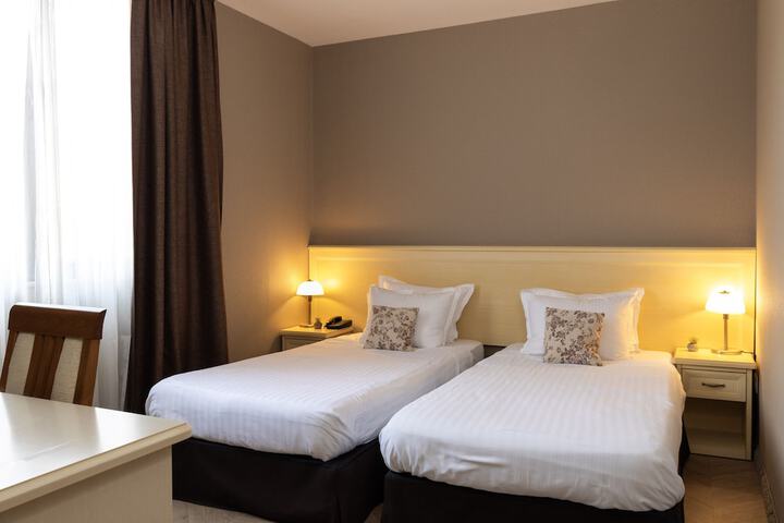 Room 3 of 43