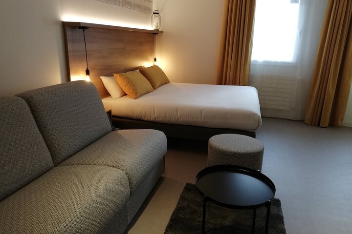 Room 10 of 48