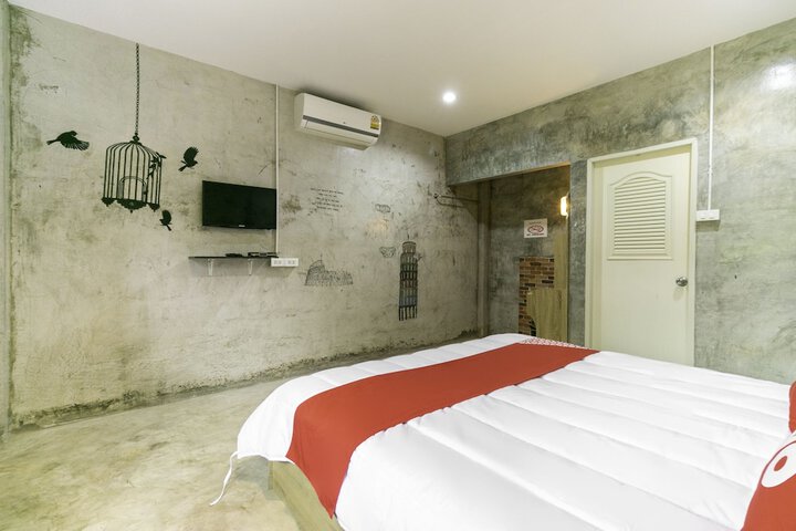 Room 12 of 30