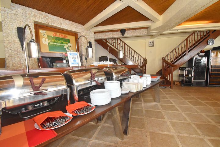 Breakfast/Coffee Service 109 of 132