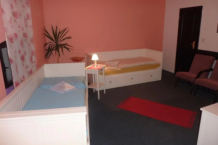Room 10 of 13