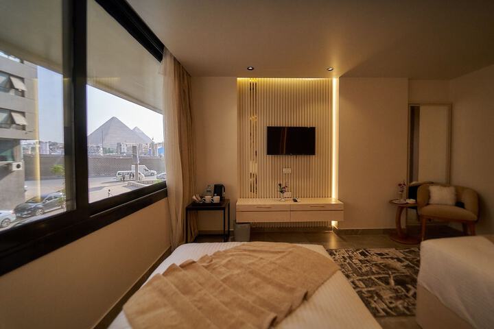 Room 6 of 35