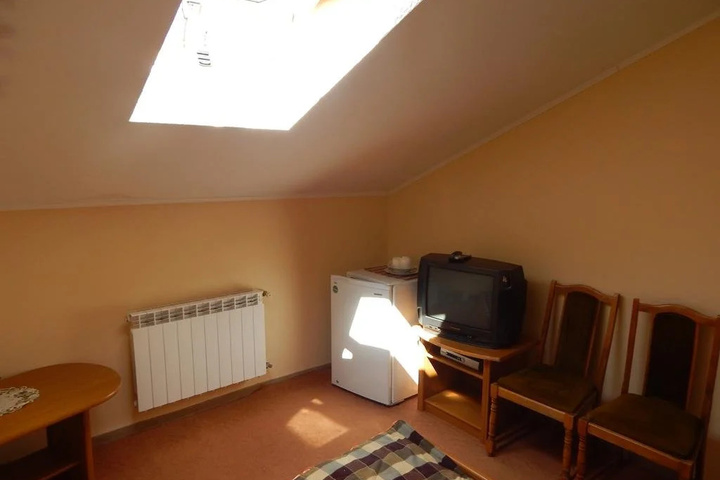 Room 6 of 17