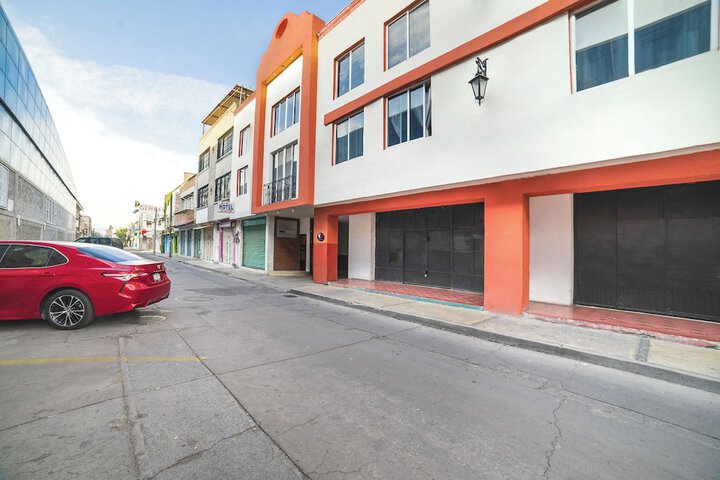Capital O Hotel Casa Blanca