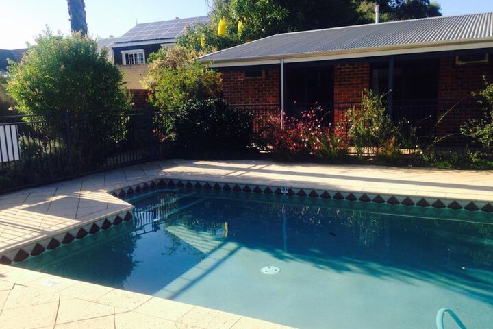 Pool 10 of 32