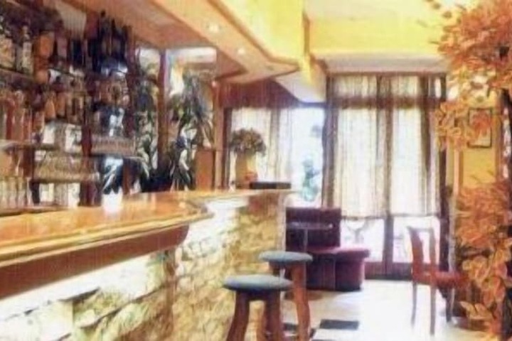Lounge 18 of 24