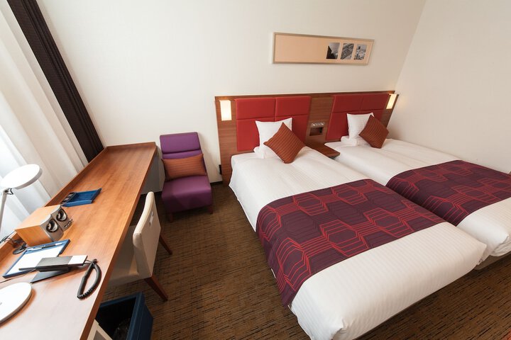 Room 33 of 86