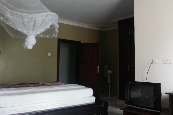 Room 12 of 94