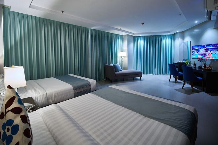Room 10 of 30