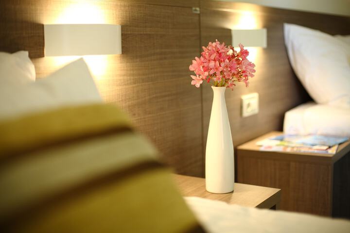Room 4 of 104