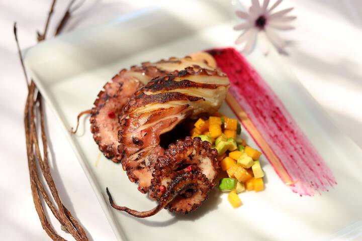 Dining 98 of 167