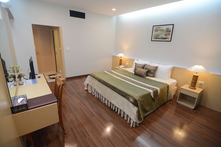 Room 18 of 74