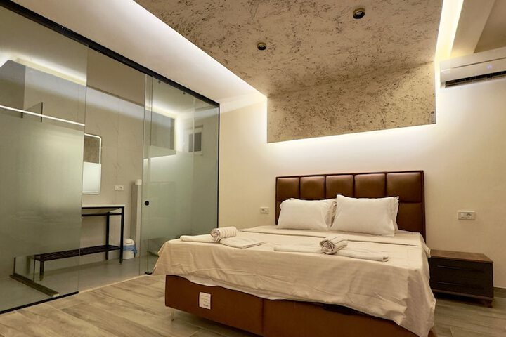 Room 53 of 121