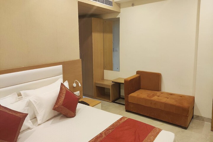 Room 9 of 21
