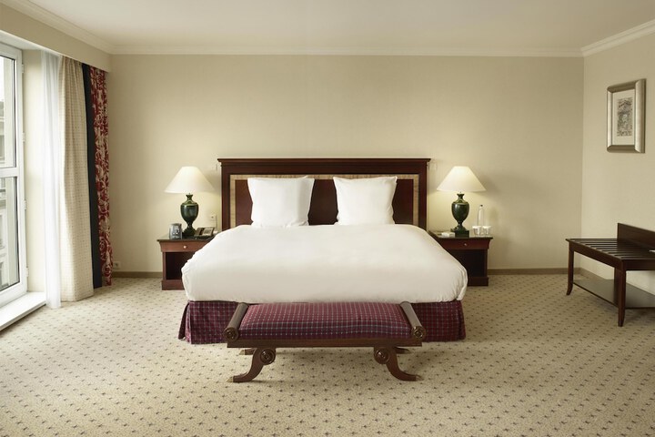 Room 34 of 122