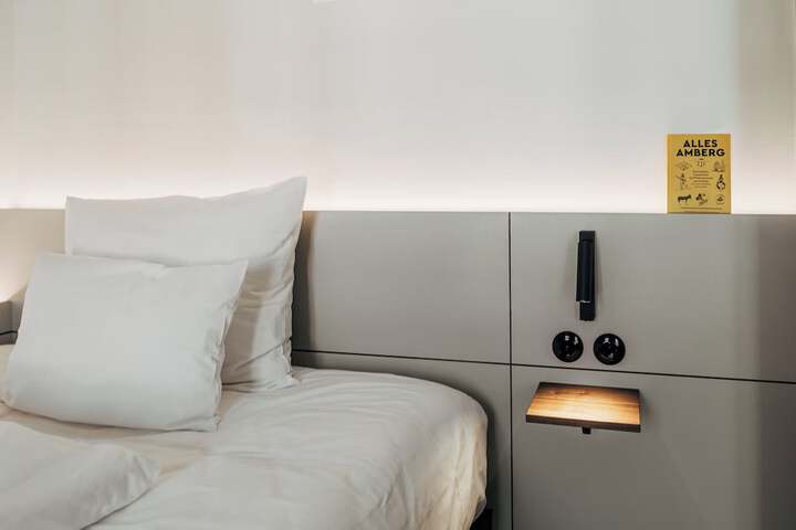 Room 10 of 83