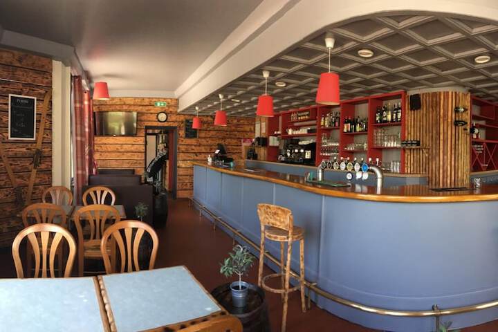 Lounge 16 of 26