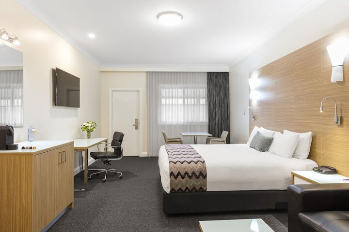 Room 16 of 38