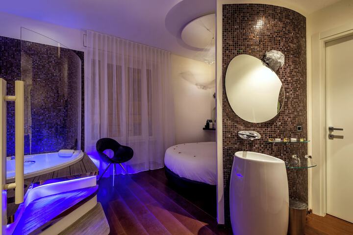 Room 51 of 74