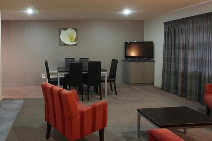 Room 10 of 16