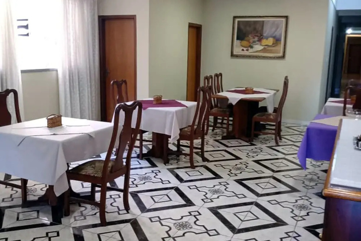 Dining 12 of 16