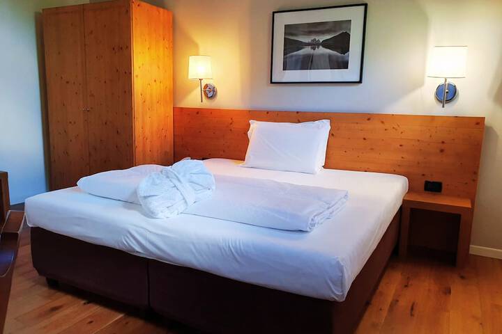 Room 8 of 48