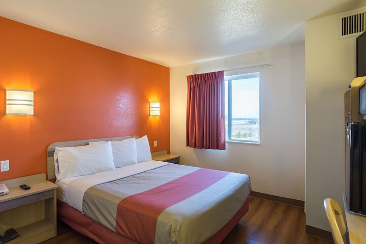 1 King Bed (7 of 7)