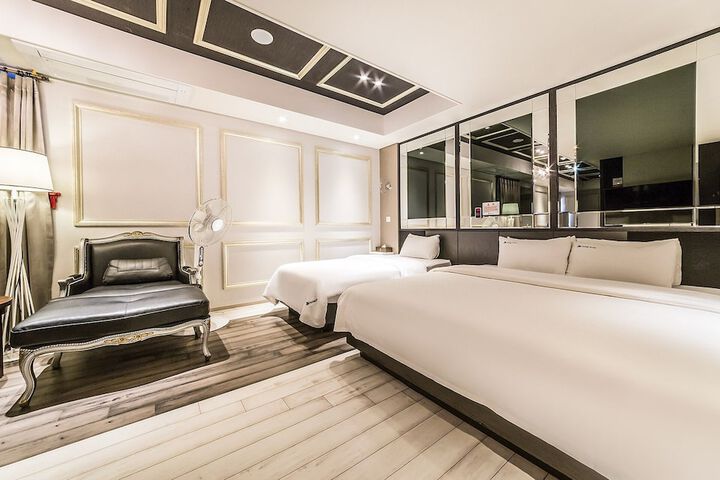 Room 20 of 49